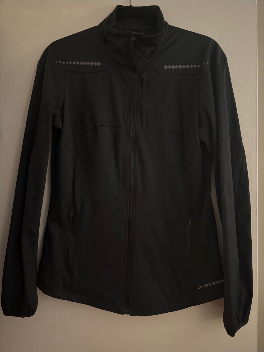 Brooks Black Full-Zip Women's Running Jacket with Reflective Diamonds